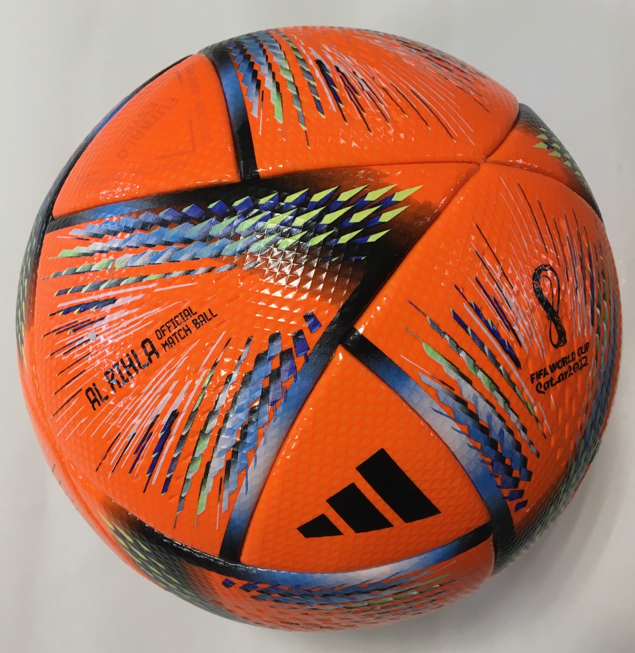 Fussball aufgepumpt Größe 5 Freizeitball weiß schwarz blau Ball Spielball AIE  T 